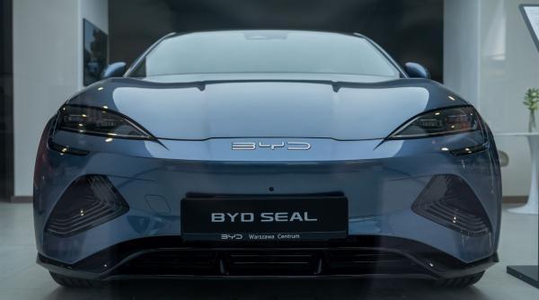 cea mai grava criza a petrolului ajuta gigantii auto chinezi benzina se scumpeste dar masinile electrice se ieftinesc