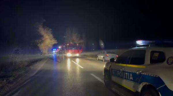 patru oameni au ramas incarcerati in neamt dupa un accident in care o masina a luat foc a fost activat planul rosu