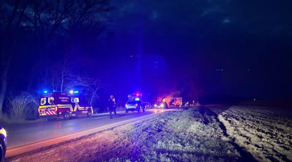 patru oameni au ramas incarcerati in neamt dupa un accident in care o masina a luat foc a fost activat planul rosu