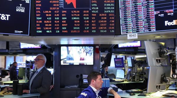 tipare suspecte pe bursa petrolului cineva pare sa stie dinainte ce anunta trump despre razboiul din iran si castiga de fiecare data