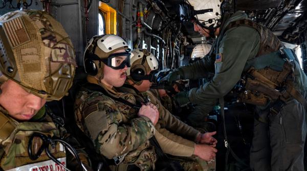 trei scenarii pentru o operatiune terestra americana in iran raid debarcari amfibii si parasutisti ce va face trump