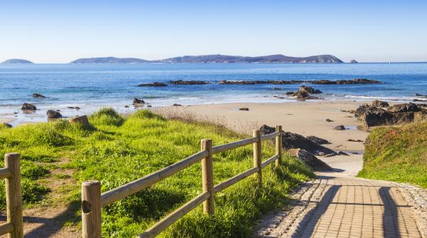 uita de tenerife sau lanzarote noua bijuterie a atlanticului e o insula spaniola secreta unde ajungi doar daca ti se da voie