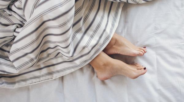 un barbat care a intrat noaptea in casa unei femei si i a supt degetele de la picioare a fost pedepsit cu 6 ani de inchisoare in sua