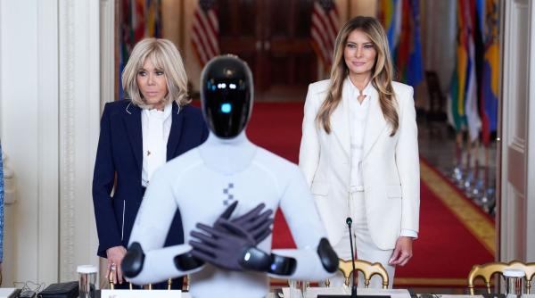 Robotul Melaniei Trump se numește Figure 3 și nu este făcut de Elon Musk. Frații lui Figure 3 lucrează deja în uzinele BMW