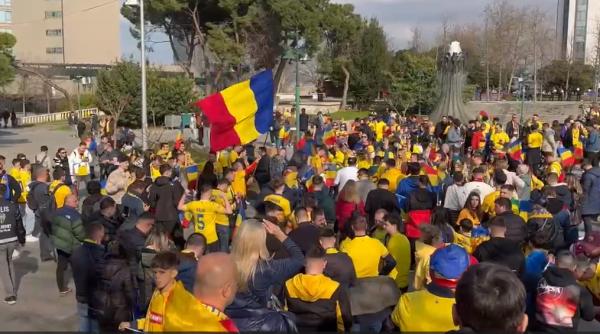 romania joaca meciul decisiv cu turcia pentru cm 2026 surprize in echipa de start cine e atacantul titularizat de mircea lucescu