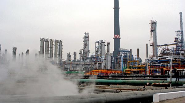 rafinariile petromidia navodari si vega ploiesti se redeschid vor produce benzina si motorina in cel mai scurt timp