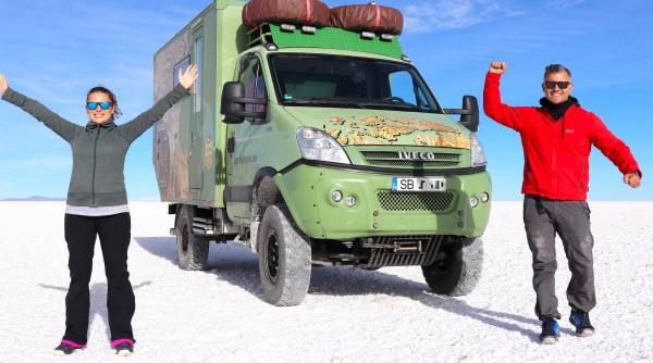 A dat viața de lux din Dubai pentru a trăi un an într-un camion, cu ”patru tricouri, trei pantaloni și două perechi de încălțăminte”