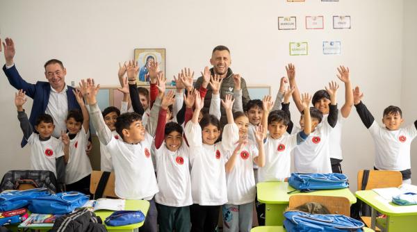 fundatia carmistin extinde campania ziua meselor scolare in prahova aproape 300 de copii au primit o masa calda la mizil