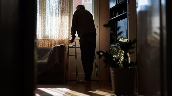 jaful din caminele de batrani cum au devenit varstnicii vulnerabili bancomate pentru fondurile de investitii