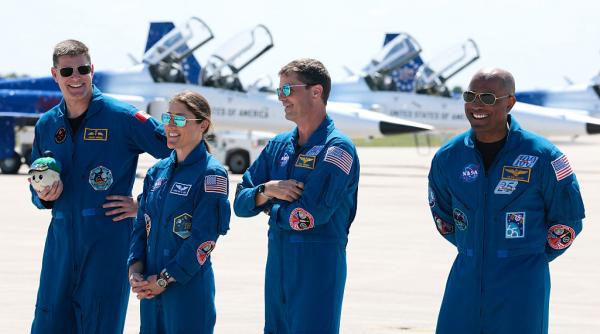 misiunea artemis 2 cine sunt cei patru astronauti care vor zbura spre luna pentru prima data intr o jumatate de secol