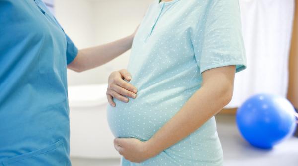 nasterea cu anestezie epidurala dar in picioare specialistii explica noua tehnica pentru un travaliu personalizat