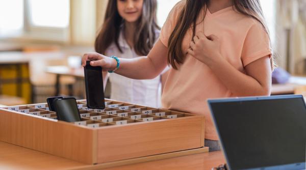 olanda a interzis telefoanele in scoli in urma cu doi ani ce s a intamplat apoi a uimit pe toata lumea