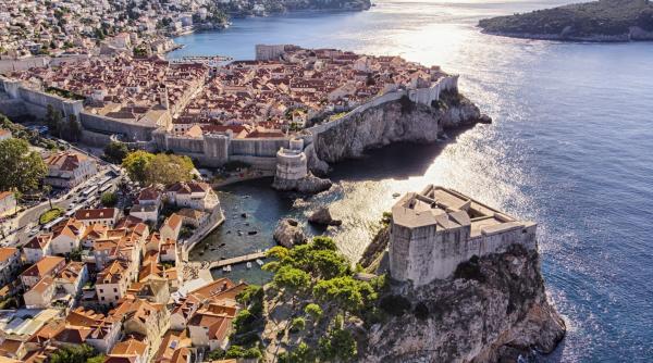 orasul european cu 40 000 de locuitori si 6 5 milioane de turisti pe an lista celor mai aglomerate destinatii de vacanta