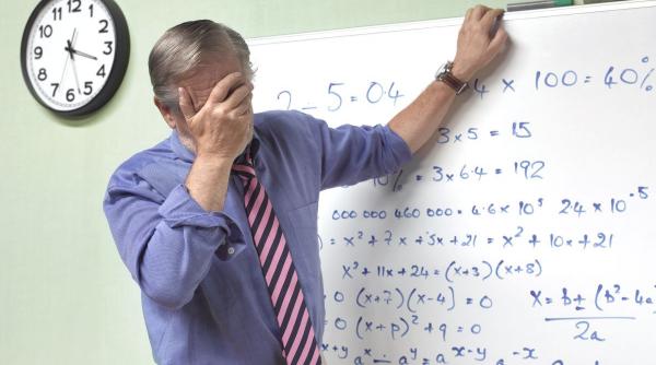 Un profesor de matematică, absolvent la 55 de ani, e acuzat că folosește Chat GPT la ore. Elevii râd de el. S-a sesizat Inspectoratul