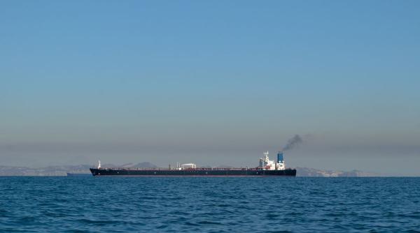 iranul anunta ca lasa 20 de nave comerciale sa treaca prin stramtoarea ormuz un semn de pace