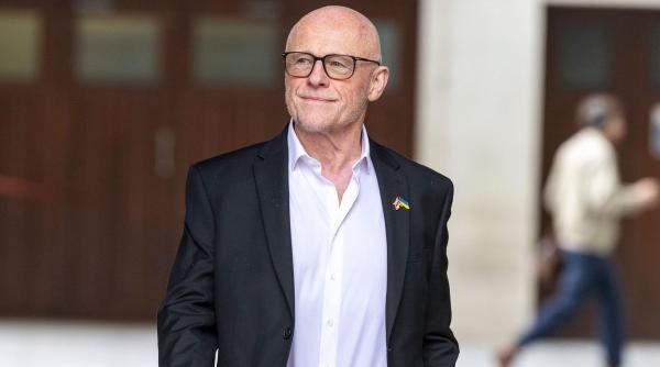 sunt miliardar si am opt copii cum ii creste john caudwell fara sa ii rasfete si care este regula de aur a familiei