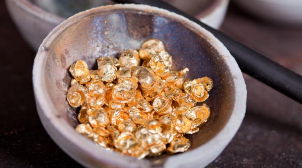 oamenii de stiinta care incercau sa recreeze big bangul au transformat din greseala plumbul in aur