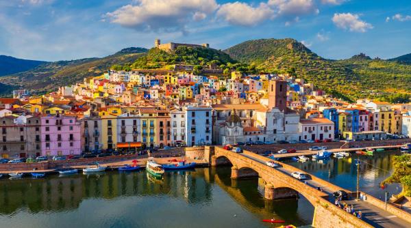 sardinia le ofera cate 15 000 de euro strainilor care vor sa se mute permanent pe insula cu o singura conditie