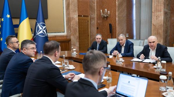 sedinta de criza la guvern coalitia discuta noi masuri pentru pretul carburantilor surse acciza ar putea fi redusa cu pana la 45