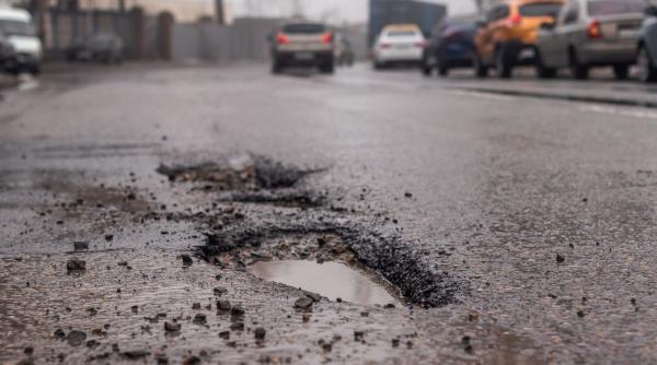 un mecanic auto castiga peste 2 000 de dolari pe noapte dintr o singura groapa in new york nenorocirea unui om este norocul altuia