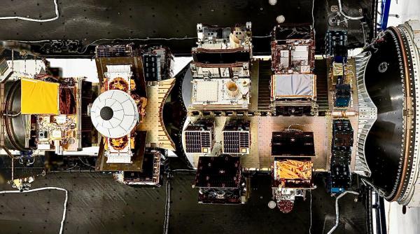 un satelit romanesc este lansat azi cu o racheta spacex cum se poate urmari live momentul in care emisar e trimis pe orbita