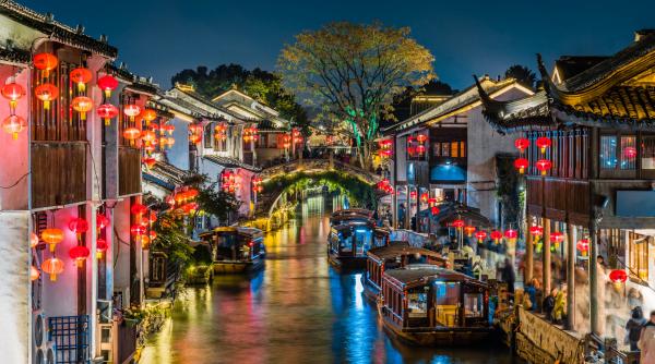 venetia estului orasul de poveste de langa shanghai unde strazile sunt de fapt canale luminate de lampioane