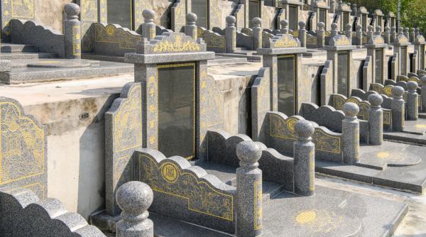 apartamente pentru morti chinezii isi pun ramasitele rudelor in locuinte improvizate pentru ca e mai ieftin decat la cimitir