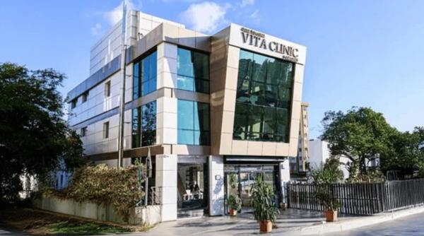 ce clinica este cea mai buna pentru transplant de par in turcia in 2026