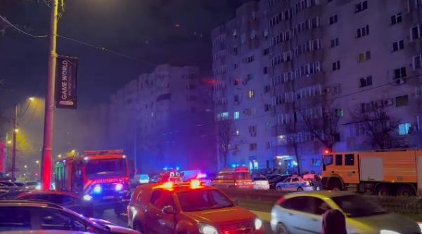 incendiu violent intr un bloc de pe calea vitan din bucuresti 9 persoane evacuate una in stop cardio respirator si cu arsuri grave