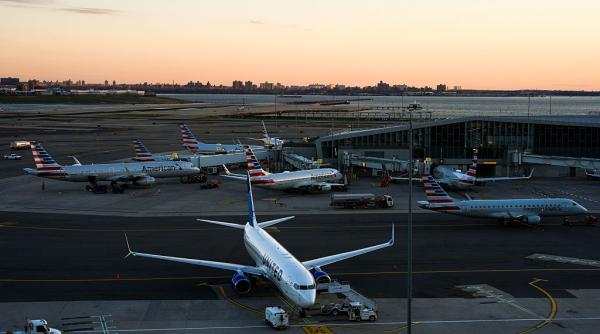 mii de zboruri au fost anulate dupa ce pretul kerosenului a explodat o penurie serioasa e la mai putin de o saptamana distanta