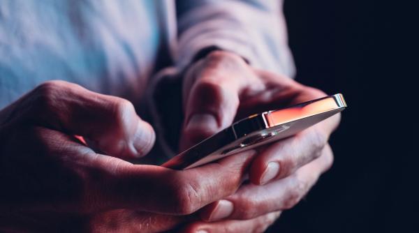 un avocat din bucuresti a fost trimis in judecata pentru ca si a hartuit fosta sotie cu sute de mesaje obscene trimise pe whatsapp