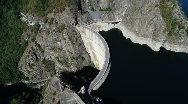 a inceput umplerea lacului vidraru hidroelectrica se realizeaza controlat si etapizat