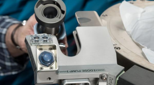 cum vor merge astronautii nasa la toaleta in timpul zborului spre luna o intrebare care a costat nasa 23 de milioane de dolari