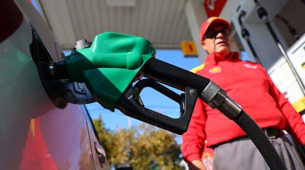 de azi se aplica plafonarea adaosului comercial la pompa ieftinirea carburantilor ar fi de pana la 10 bani pe litru teoretic