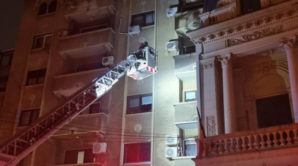Explozie puternică în București, în blocul în care locuiesc fostul premier Nicolae Văcăroiu și vicepreședintele ANS, Thomas Moldovan