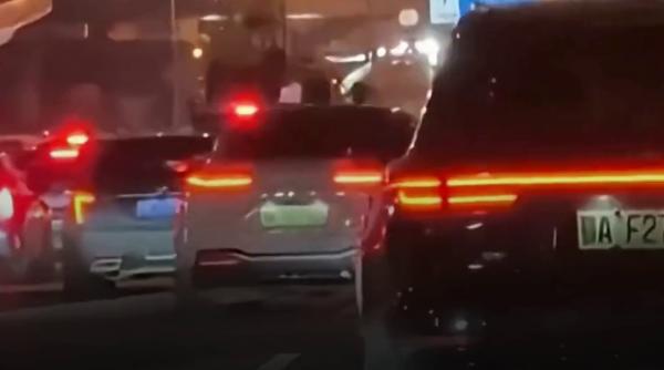 peste 100 de robotaxiuri s au oprit brusc pe drumuri si autostrazi in wuhan defectiunea de sistem a provocat haos in trafic