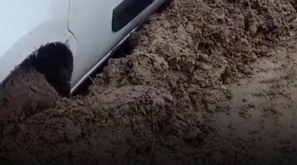 ambulanta blocata in noroi in timpul unei interventii in judetul vaslui