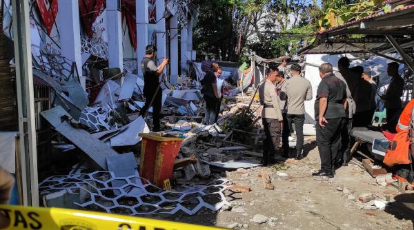 Cutremur de 7,4 în Asia. O clădire s-a prăbușit în Indonezia. S-a dat alertă de tsunami iar valurile ar urma să ajungă până în Japonia