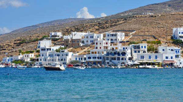 insula greceasca fermecatoare si mai putin cunoscuta la doua ore de atena ce uimeste acolo insa e mancarea un paradis culinar