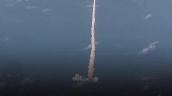 pasagerii unui zbor comercial au surprins lansarea artemis ii