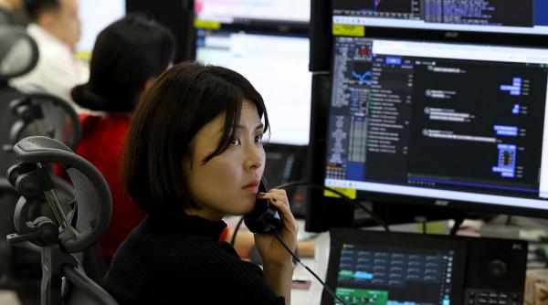 bursele asiatice cresc in mare parte in perioada pastelui datorita sperantelor ca stramtoarea ormuz s ar putea redeschide