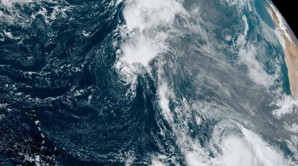 ciclonul narelle paralizeaza o ruta energetica cheie din asia producatori de gaze si companii din minerit isi suspenda activitatea