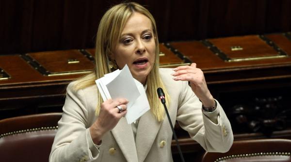 meloni a inceput un turneu neanuntat in golf e prima vizita a unui lider dintr o tara ue sau nato de la izbucnirea razboiului din iran