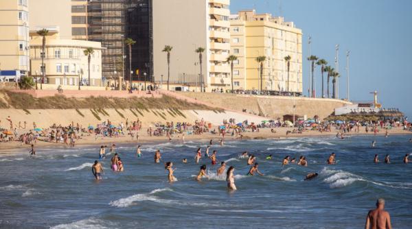 plajele spaniei dispar sub ochii turistilor orasele de pe litoral se reinventeaza