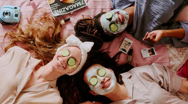 La Madrid sunt la modă acum petrecerile wellness. Ce fac oamenii dimineața în cluburile care erau deschise doar noaptea