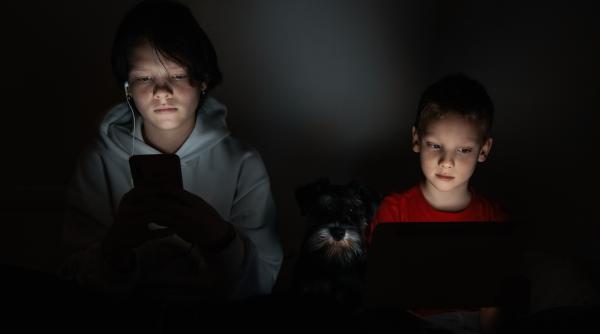 procesul care a expus meta angajatii scriau ca sunt dealerii unui drog digital profesor la oxford ei stiau ce fac