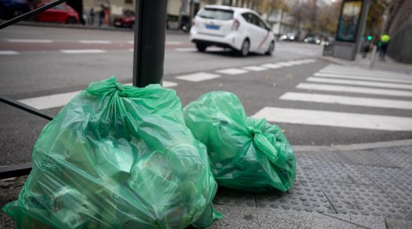 sacii de gunoi sunt rationalizati intr o tara asiatica in plina criza a petrolului nu vor fi probleme mai mult de un an