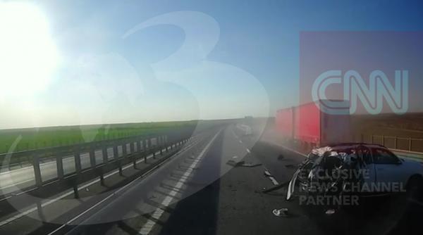 accident cumplit pe a1 doi soti au fost spulberati de un tir care a lovit o masina pe banda de urgenta intervine elicopterul smurd