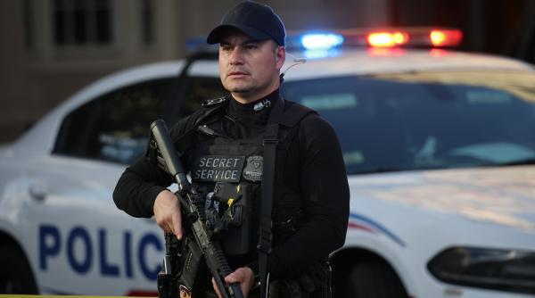 alerta la casa alba s au tras focuri de arma in parcul din apropiere un suspect este cautat