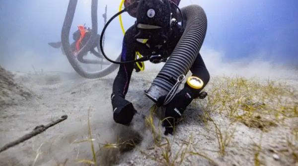 descoperire istorica dupa 200 de ani un fragment din partenon a fost recuperat din epava navei folosite de lordul elgin